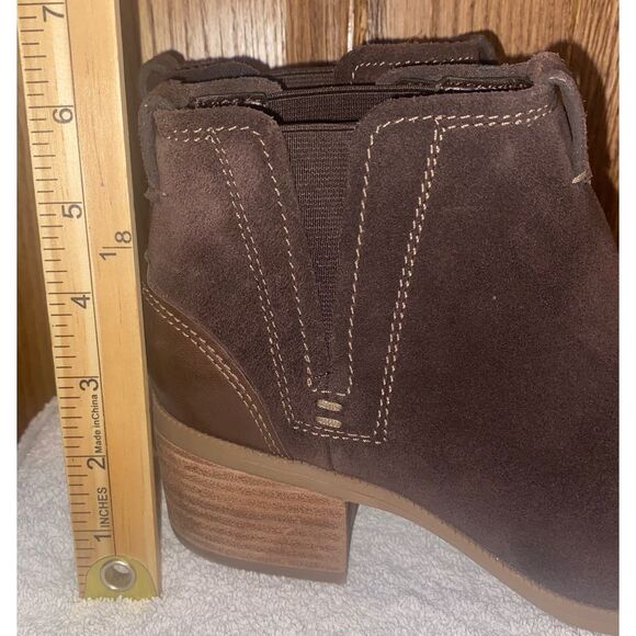 Clarks Boots Womens Size 7.5 Maypearl Daisy Ankle Artisan Suede Brown Heeled - Picture 4 of 8